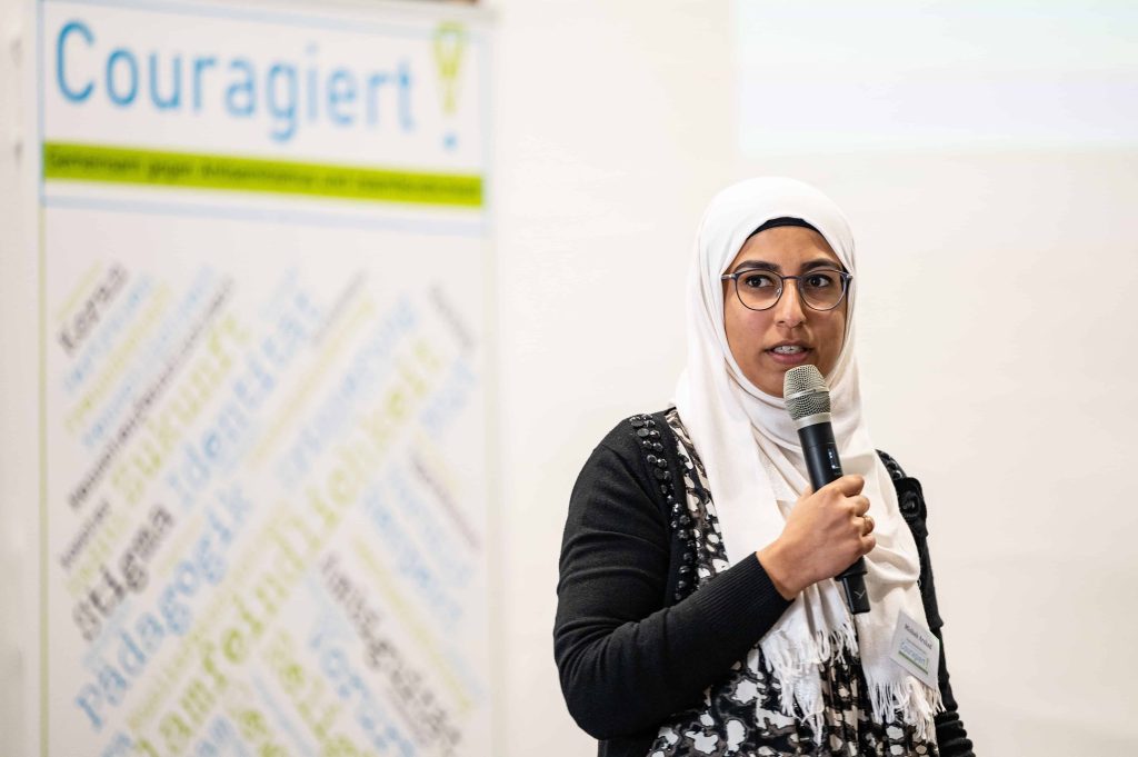 Misbah Arshad – während eines Vortrags