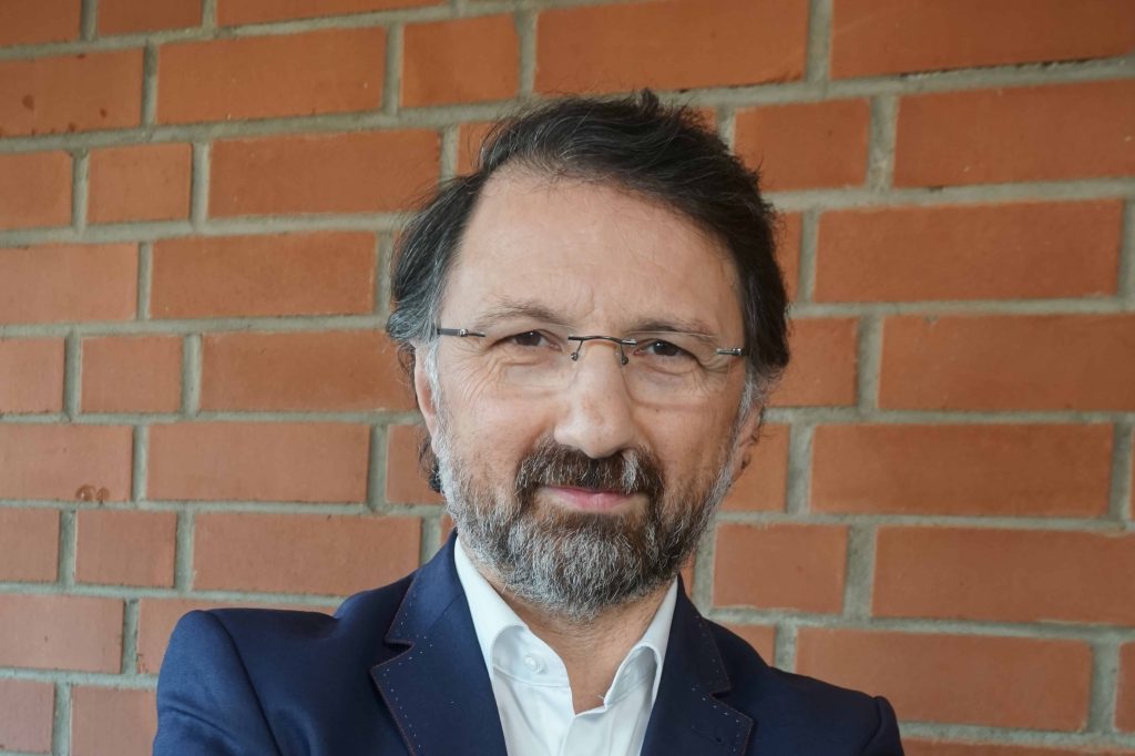 Mustafa Cimşit – stehend